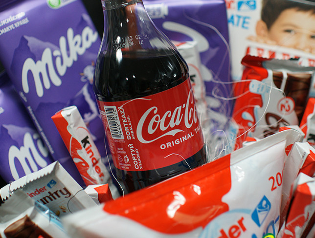Сладкий букет из kinder, milka и coca-cola (под заказ, 1 день) Фото